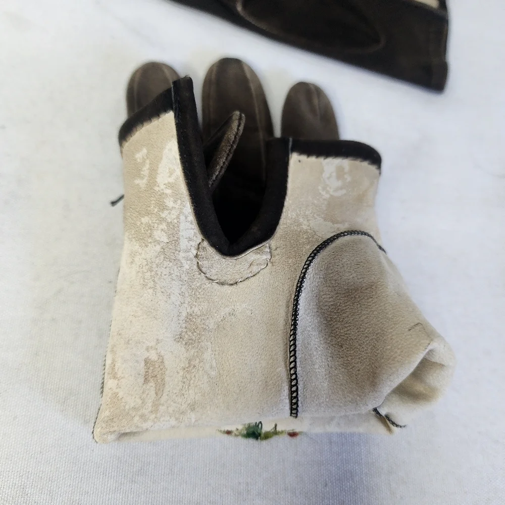 Vintage Kidskin Leather Gloves with Embroidered Flower